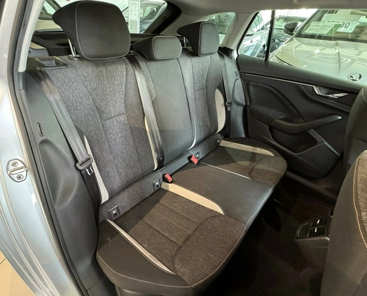 Skoda Scala cena 56900 przebieg: 148343, rok produkcji 2019 z Pabianice małe 154